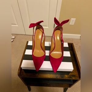 Aquazzura 105mm Bow Suede Pumps in Fuchsia. US 10.